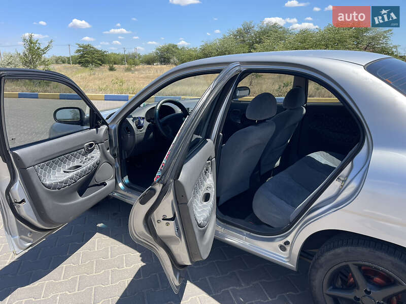 Седан Daewoo Nubira 1998 в Одессе