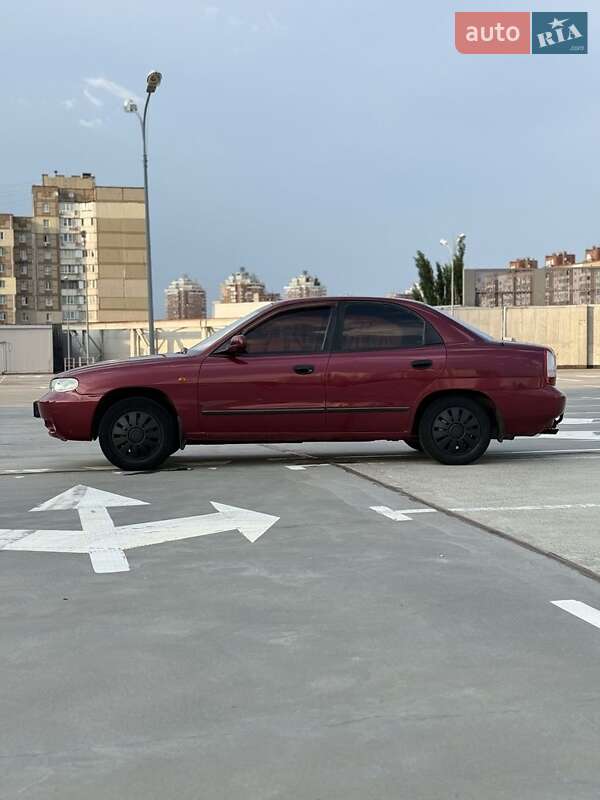 Седан Daewoo Nubira 1998 в Києві