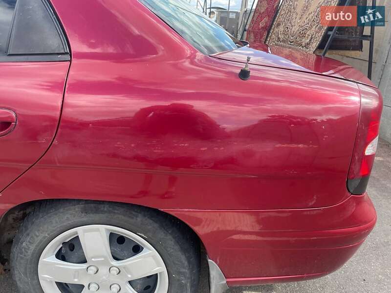 Седан Daewoo Nubira 2003 в Новій Водолагі