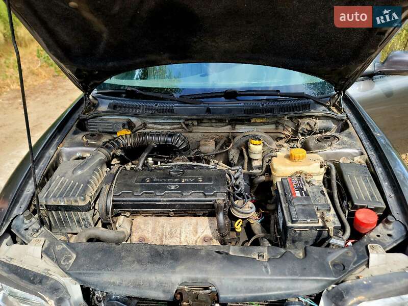 Седан Daewoo Nubira 1998 в Днепре