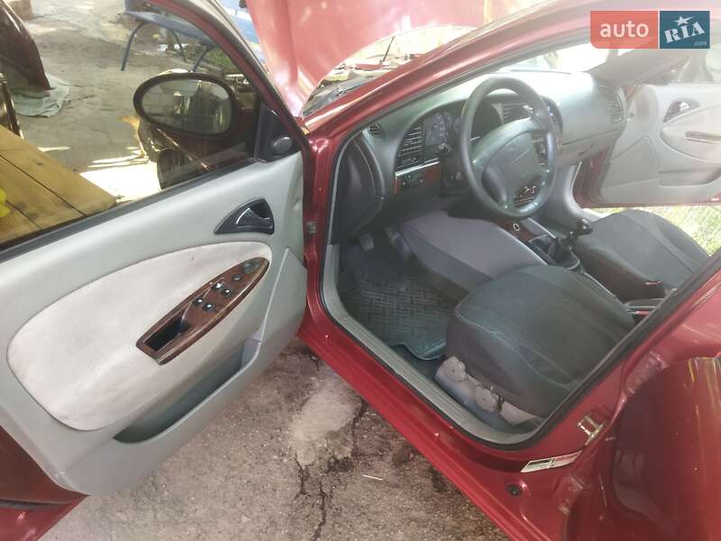 Седан Daewoo Nubira 2002 в Запорожье