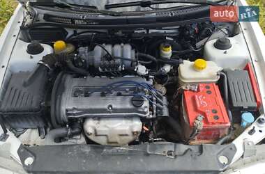Седан Daewoo Nubira 1998 в Старому Самборі