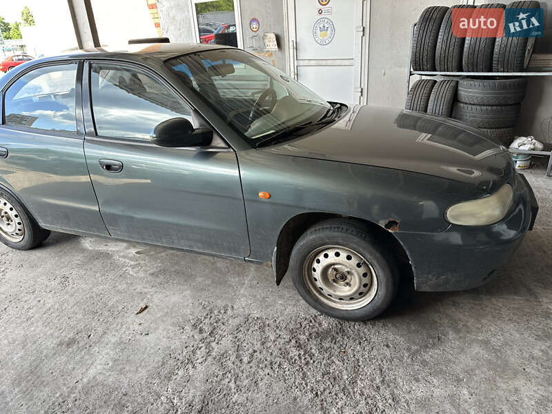 Седан Daewoo Nubira 1998 в Обухове