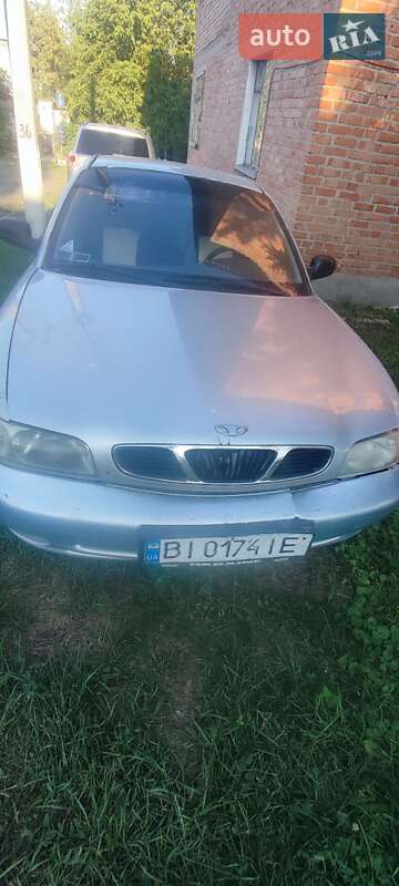 Хэтчбек Daewoo Nubira 1998 в Карловке