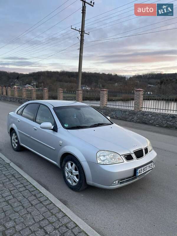 Седан Daewoo Nubira 2004 в Погребище