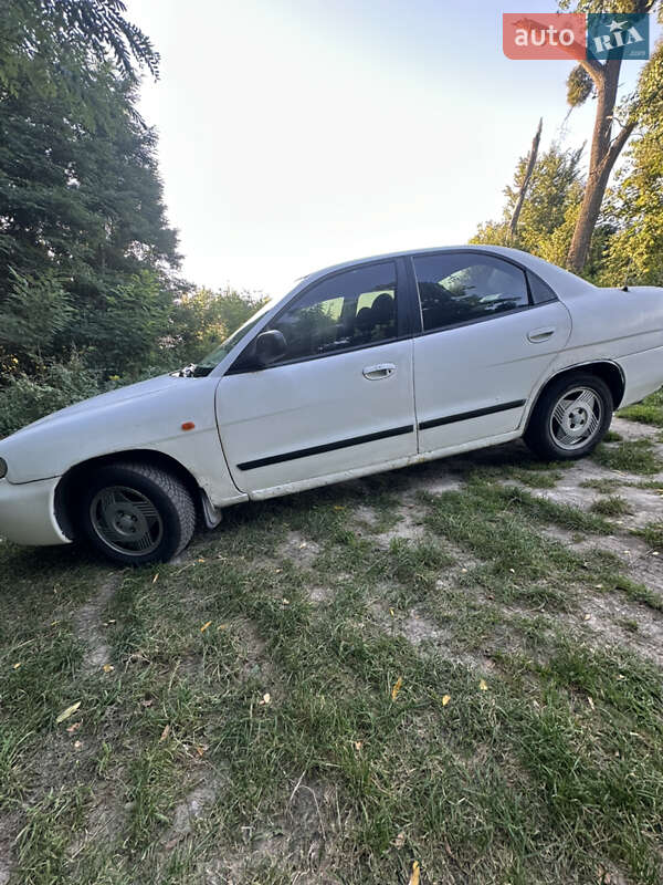 Седан Daewoo Nubira 1998 в Житомире