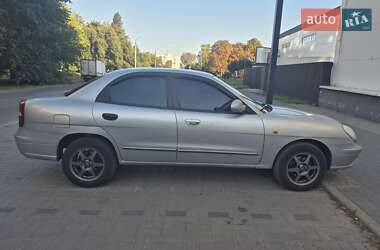 Седан Daewoo Nubira 2004 в Києві