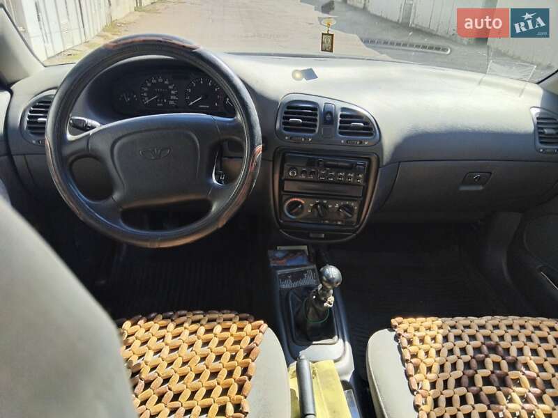 Седан Daewoo Nubira 1998 в Одессе