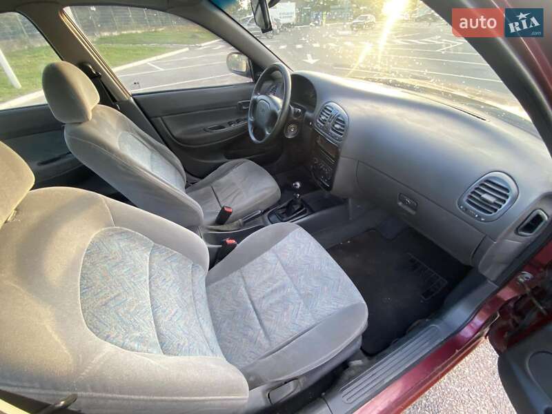 Седан Daewoo Nubira 1998 в Бердичеве