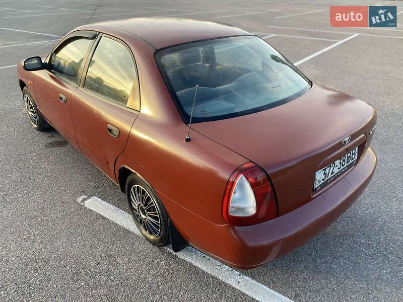 Седан Daewoo Nubira 1998 в Бердичеве