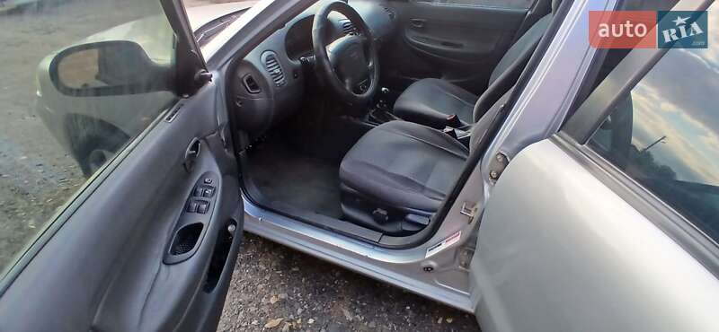 Седан Daewoo Nubira 1998 в Полтаве