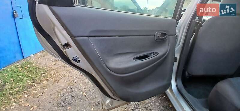 Седан Daewoo Nubira 1998 в Полтаве