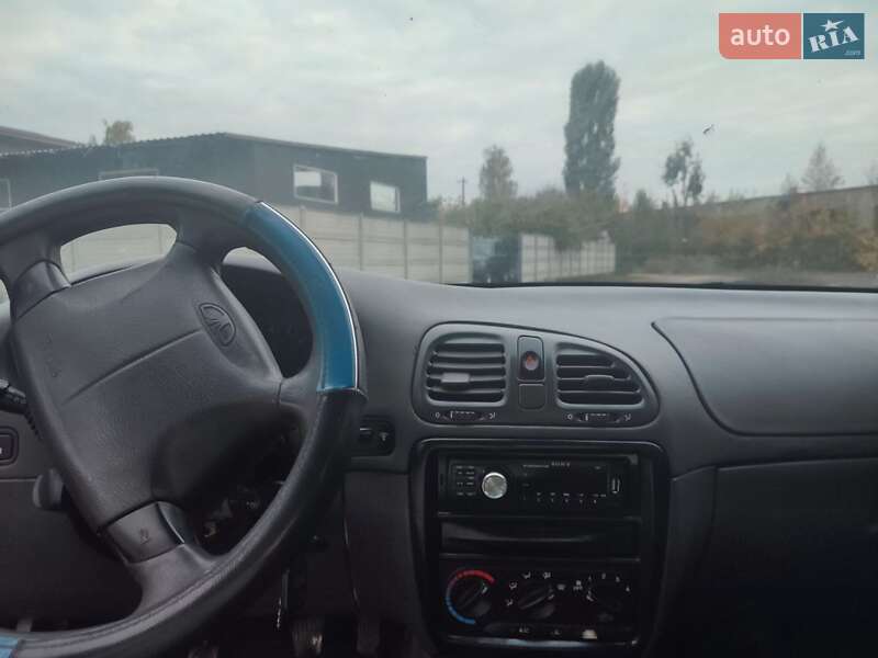 Седан Daewoo Nubira 1997 в Острозі