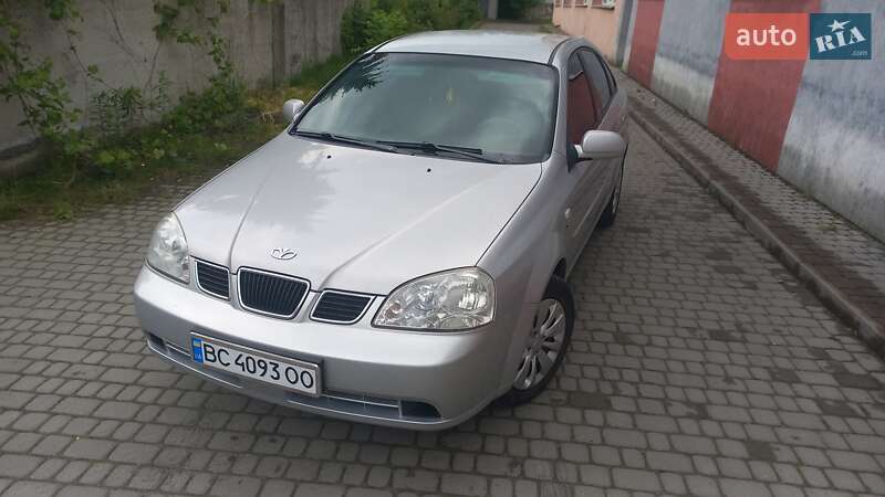 Седан Daewoo Nubira 2003 в Львове