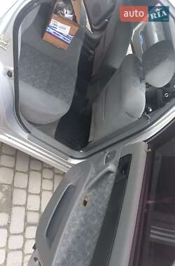 Седан Daewoo Nubira 2003 в  фото 10 Седан Daewoo Nubira 2003 в