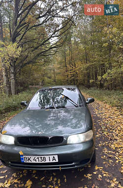 Седан Daewoo Nubira 1998 в Сарнах