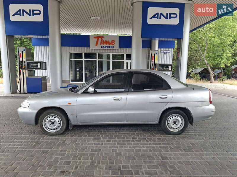 Седан Daewoo Nubira 1998 в Миколаєві