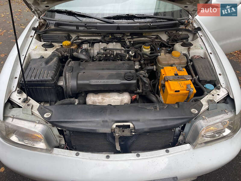 Седан Daewoo Nubira 1998 в Одессе