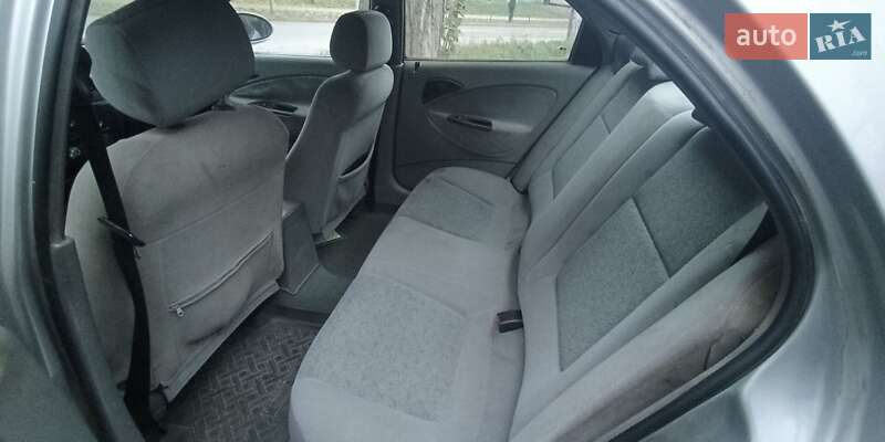 Седан Daewoo Nubira 2003 в Києві