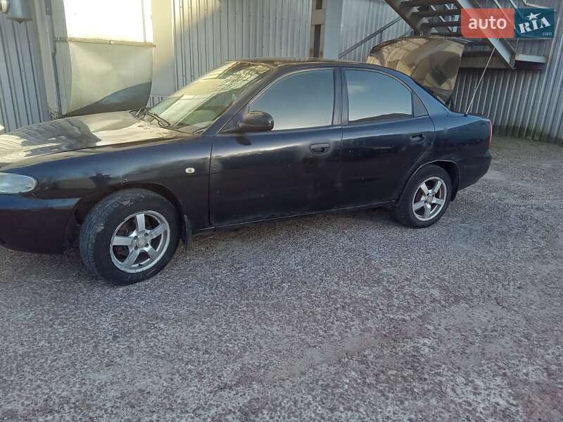 Седан Daewoo Nubira 1998 в Києві