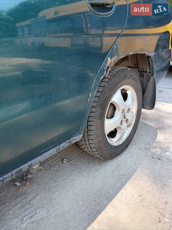 Седан Daewoo Nubira 1998 в Дніпрі