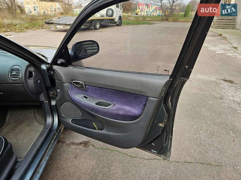 Седан Daewoo Nubira 1998 в Обухові