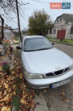 Седан Daewoo Nubira 1998 в Миколаєві