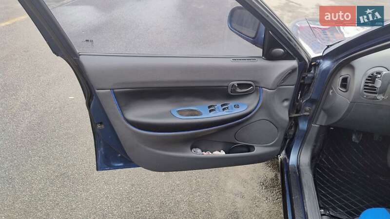 Хетчбек Daewoo Nubira 1998 в Дніпрі