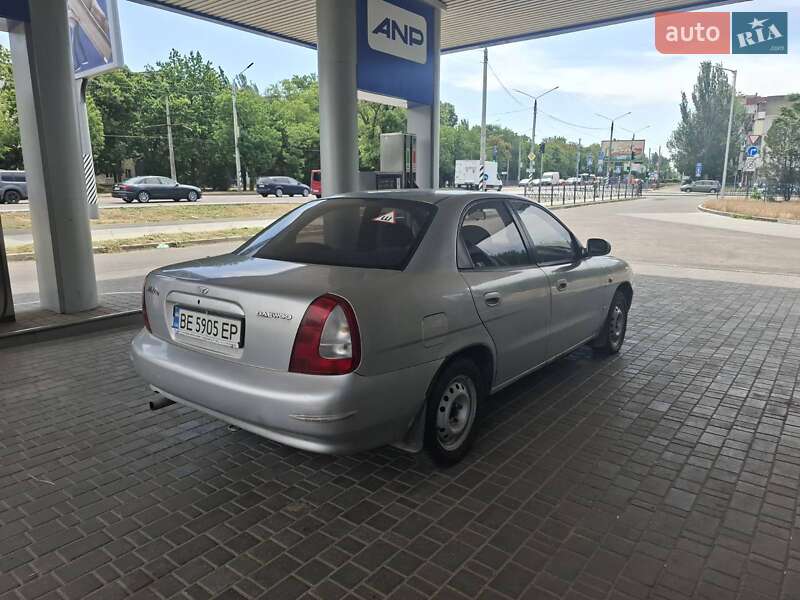 Седан Daewoo Nubira 1998 в Миколаєві