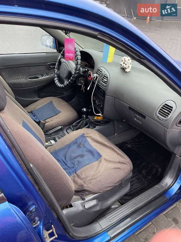 Седан Daewoo Nubira 1999 в Полтаве