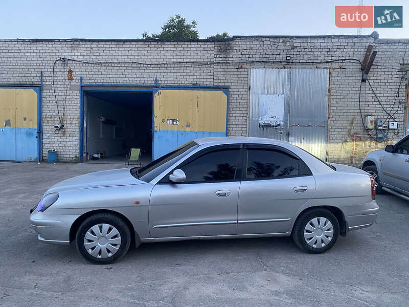 Седан Daewoo Nubira 2002 в Павлограді