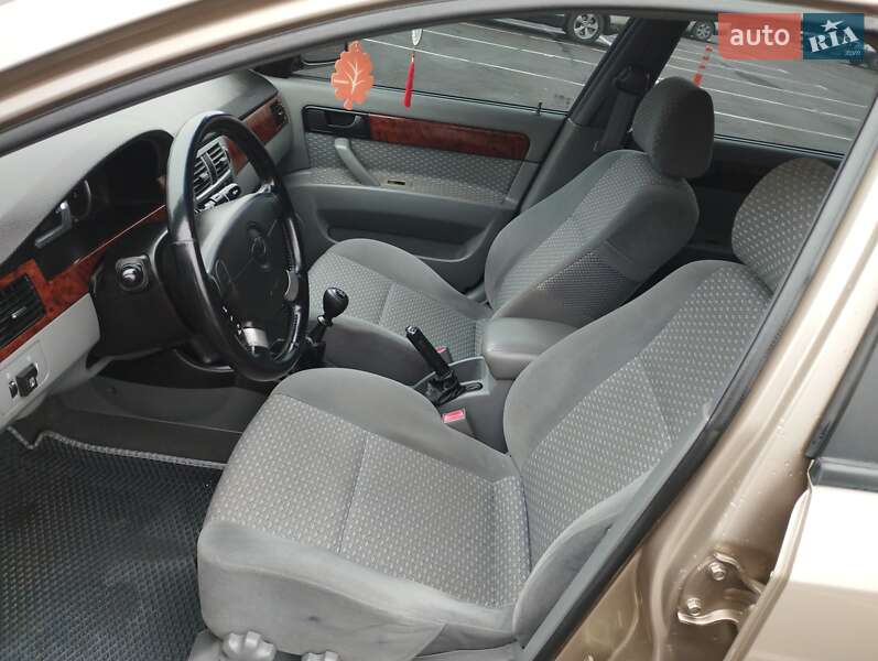 Седан Daewoo Nubira 2004 в Остроге