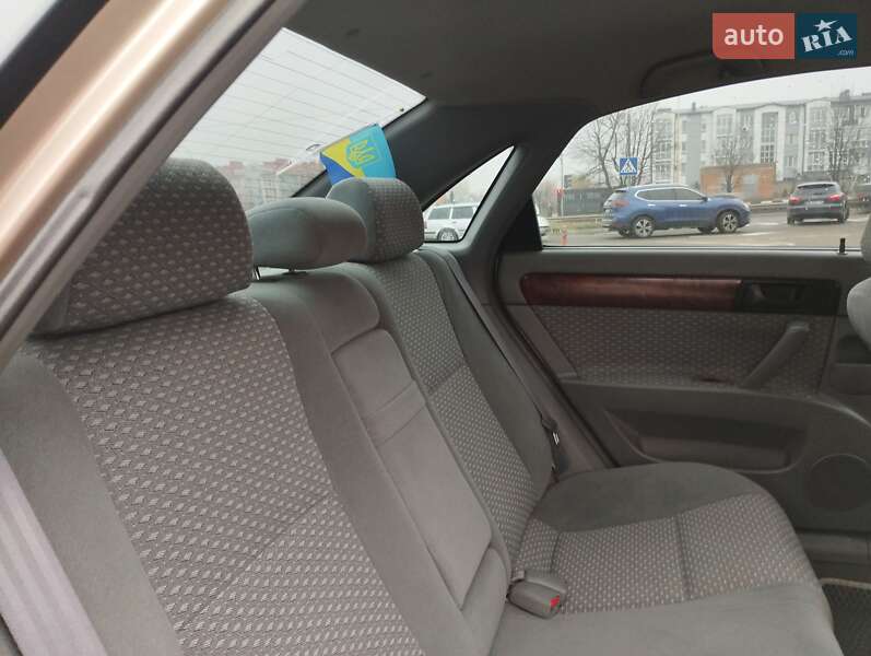 Седан Daewoo Nubira 2004 в Остроге
