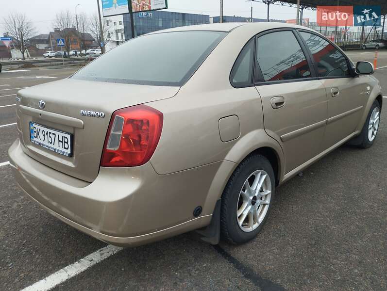 Седан Daewoo Nubira 2004 в Остроге