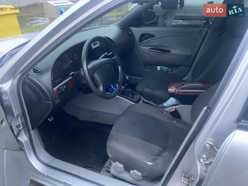 Седан Daewoo Nubira 2002 в Павлограде