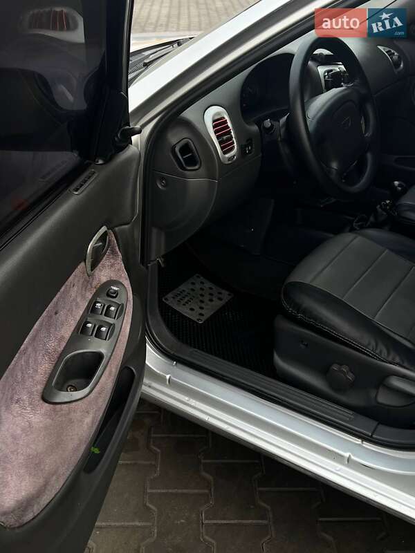 Седан Daewoo Nubira 1998 в Луцьку