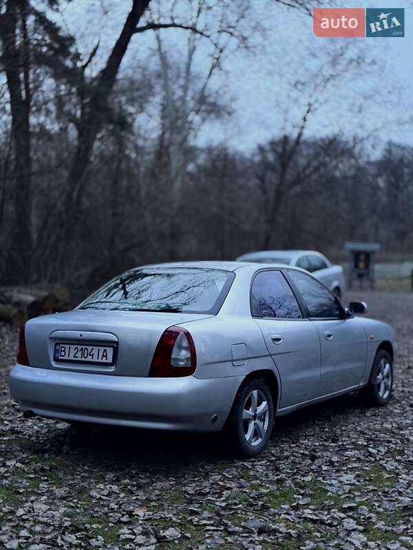Седан Daewoo Nubira 1998 в Карловке