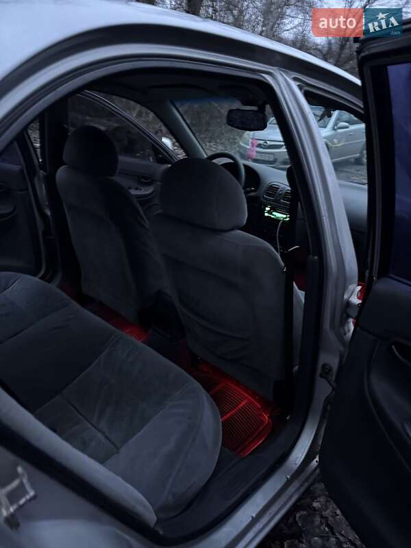 Седан Daewoo Nubira 1998 в Карловке