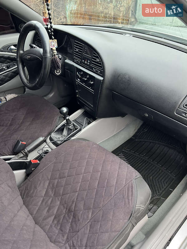 Седан Daewoo Nubira 2001 в Веселиновому