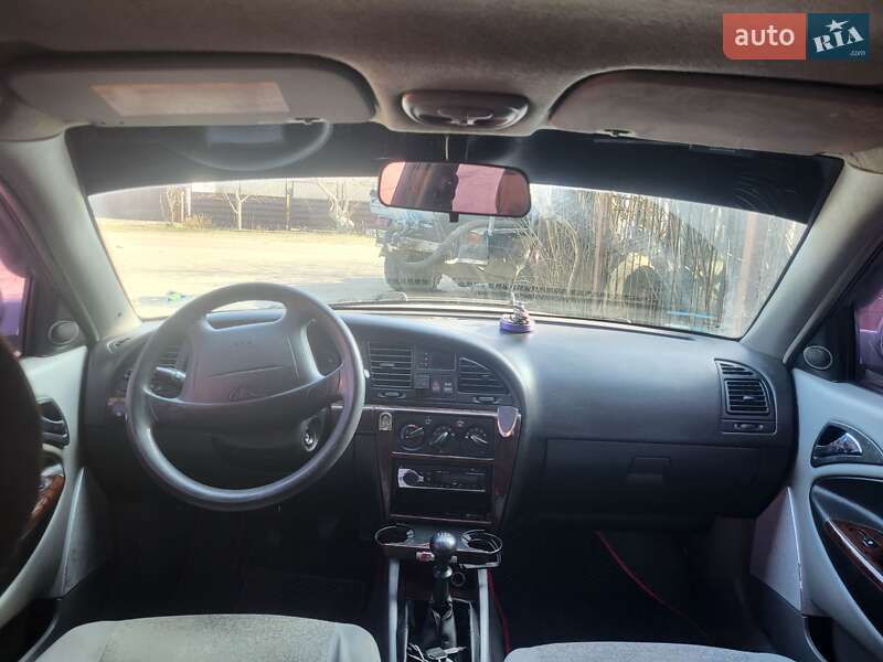 Седан Daewoo Nubira 2003 в Малодолинском