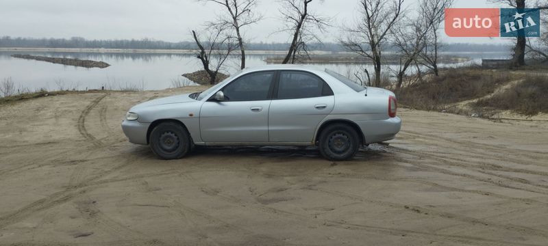 Седан Daewoo Nubira 1998 в Запоріжжі