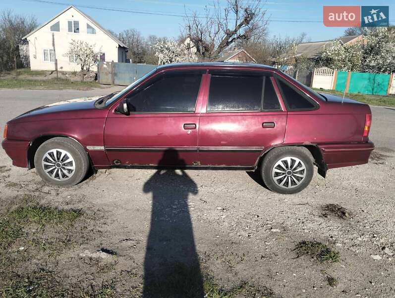 Седан Daewoo Racer 1995 в Кам'янському