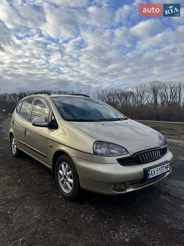 Минивэн Daewoo Rezzo 2001 в 