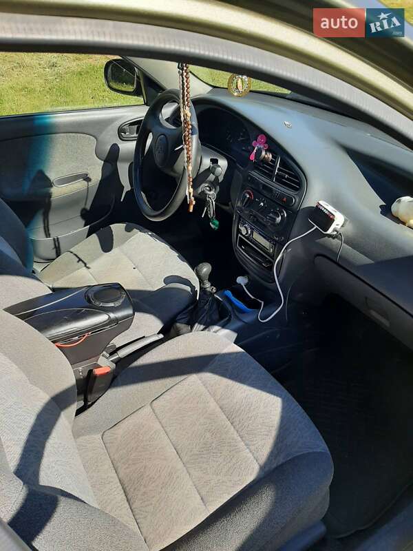 Седан Daewoo Sens 2004 в Львове