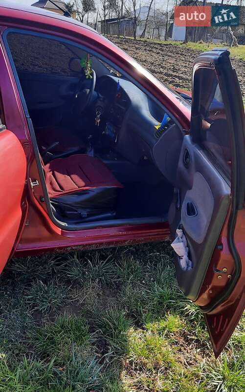 Седан Daewoo Sens 2006 в Косове