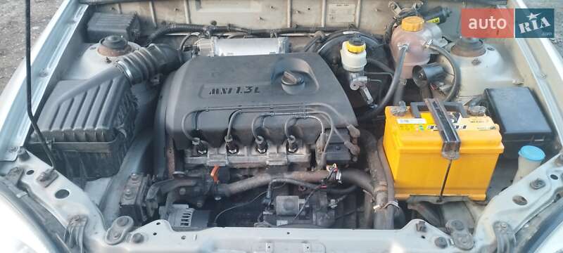 Седан Daewoo Sens 2004 в Яготине