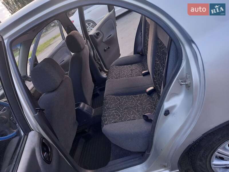 Седан Daewoo Sens 2004 в Запоріжжі