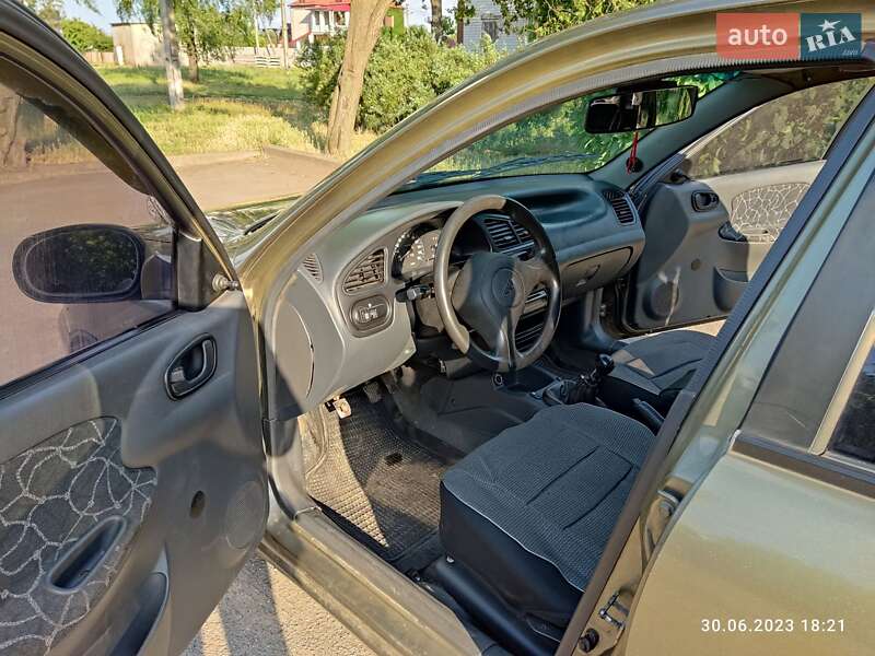 Седан Daewoo Sens 2002 в Кривому Розі