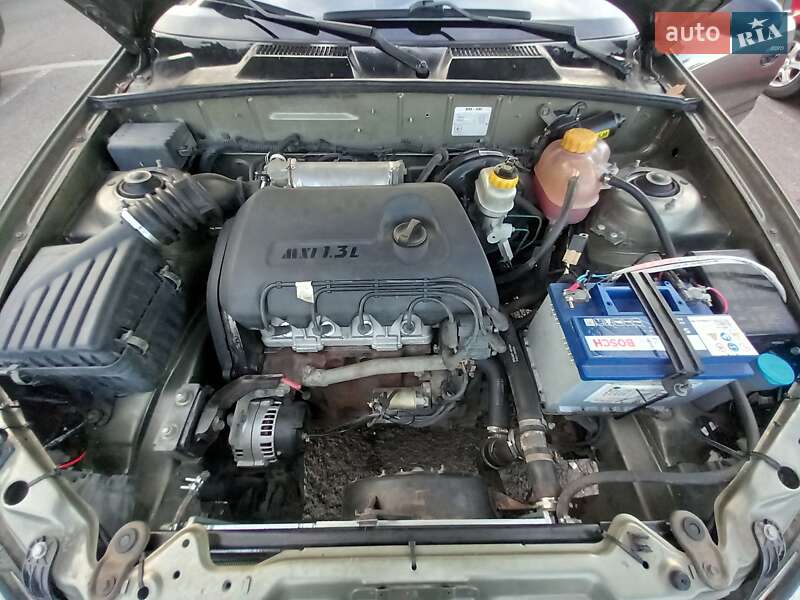 Седан Daewoo Sens 2003 в Тячеві