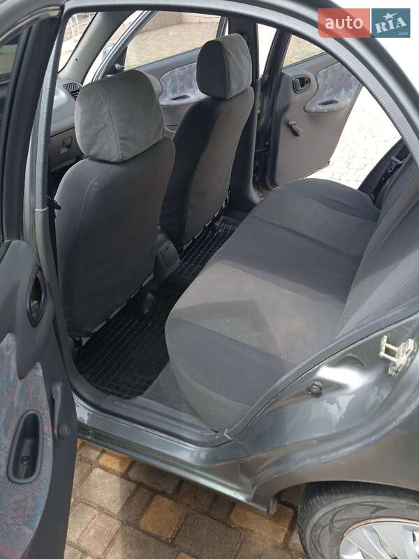Седан Daewoo Sens 2002 в Овідіополі